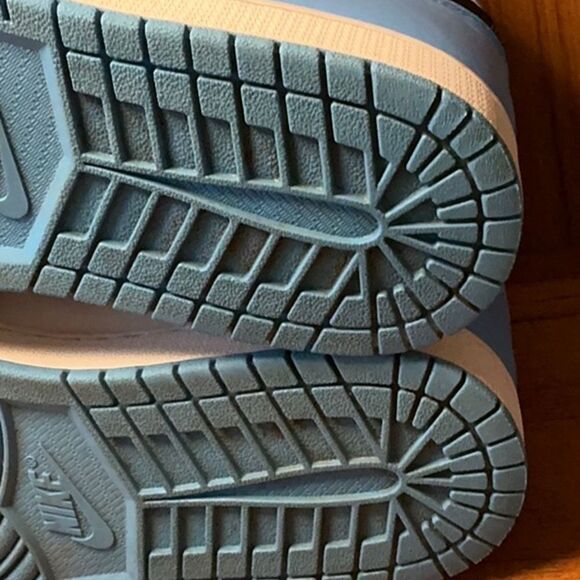 Air Jordan 1s Retro High OG- University Blue - Picture 7 of 7